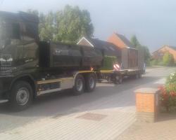 Oude dieplader volledig gestraalt gelakt en voorzien van hydraulische rampen en nieuwe lucht en led verlichting